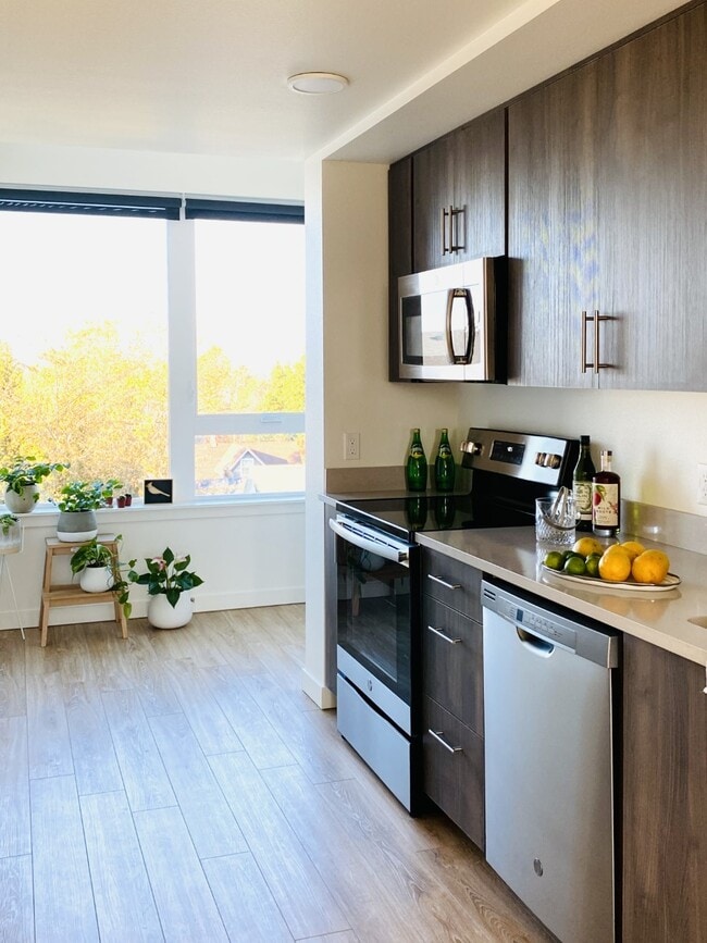 Photo - 505 Dekum Apartments