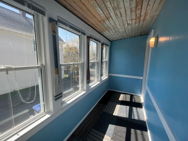 Photo - AVAILABLE JUNE - Perfect 2 Bed 1 Bath In Hillside Neighborhood