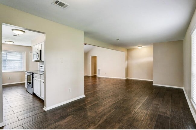 Building Photo - 13822 Wickersham Ln Rental
