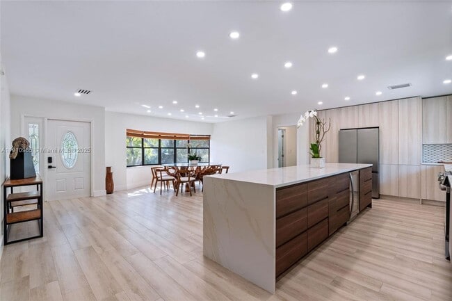 Photo - 12511 SW 13th St