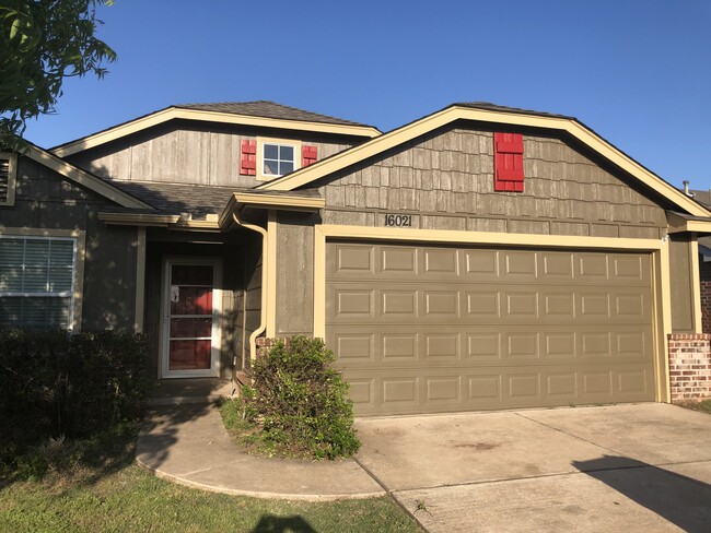 Front of House After Paint - 16021 S 83rd East Ave Casa