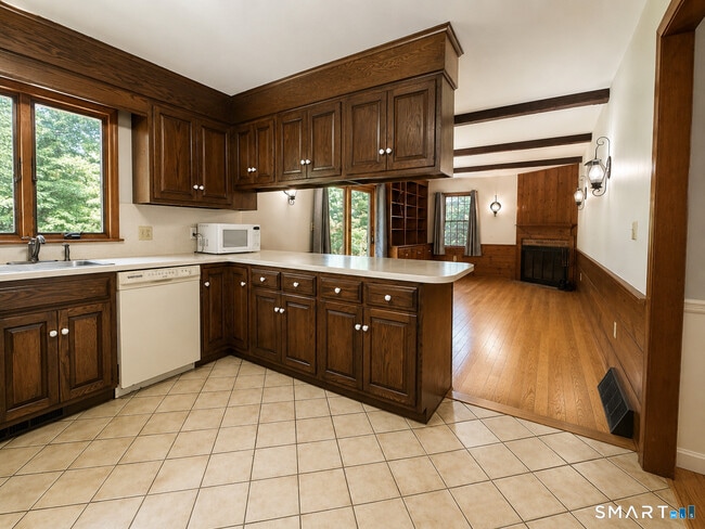 Photo - 9 Bobolink Ln