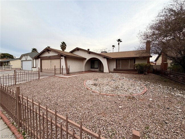 Building Photo - 1560 Elaine Dr