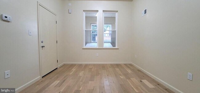 Building Photo - 1219 W Silver St Unit 1ST FLOOR Rental