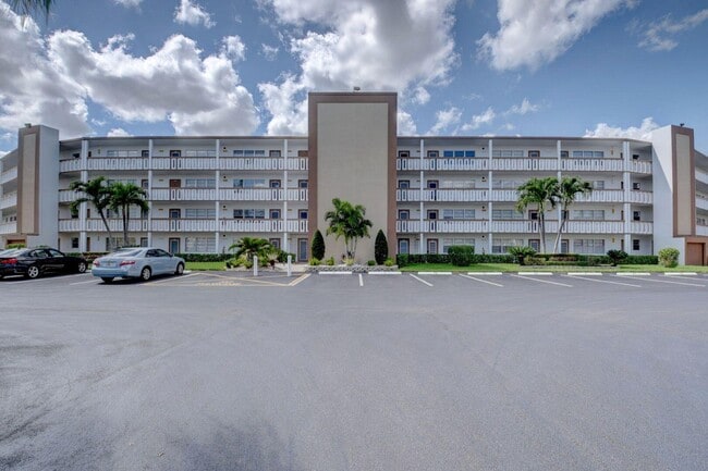 Building Photo - 2009 Cornwall Dr Rental