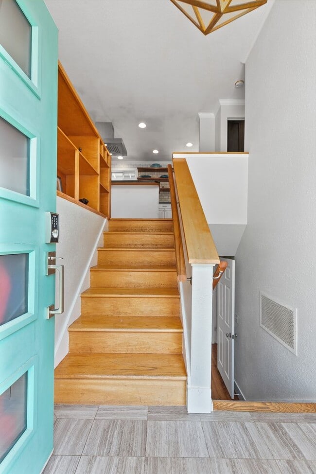 Photo - 3Bd/2.25Ba Seattle House