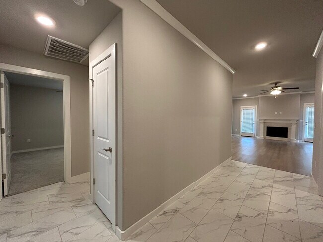 Photo - "Charming 3-Bed Sanctuary in Farmington wi...