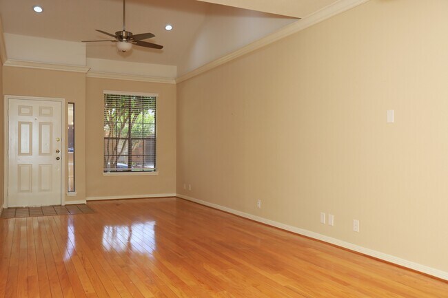 107 Manor Pl