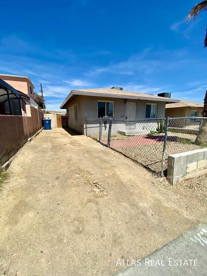 Photo - 1641 Stewart Ave