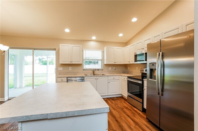 Photo - 617 SE 27th St