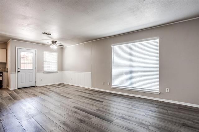 Photo - 2432 Lakeview Cir