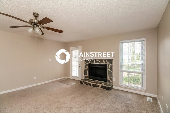 Photo - 3 Bedroom Pet-Friendly Home in Hampton, GA with Main Street Renewal