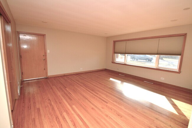 Photo - 1461 Balmoral Ave