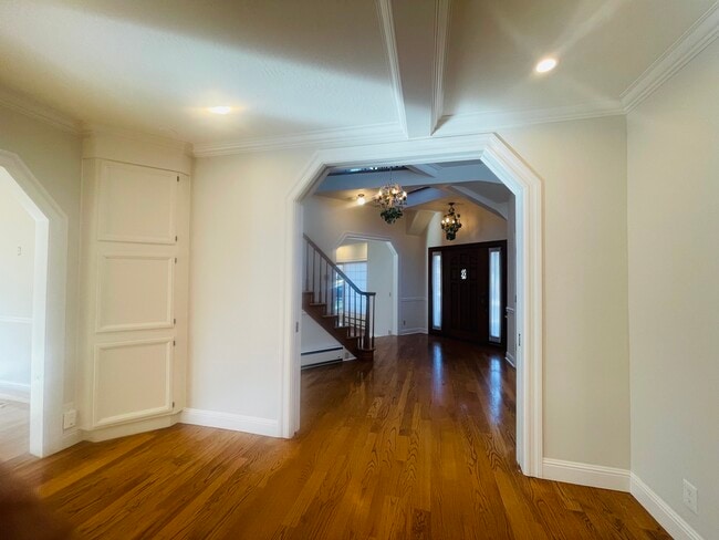 Photo - 200 Iris Way