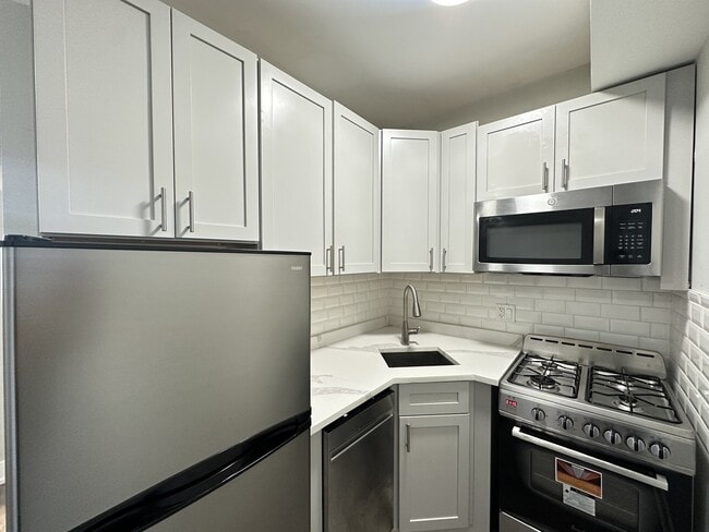 Photo - 553 W Belmont Ave Unit 4E