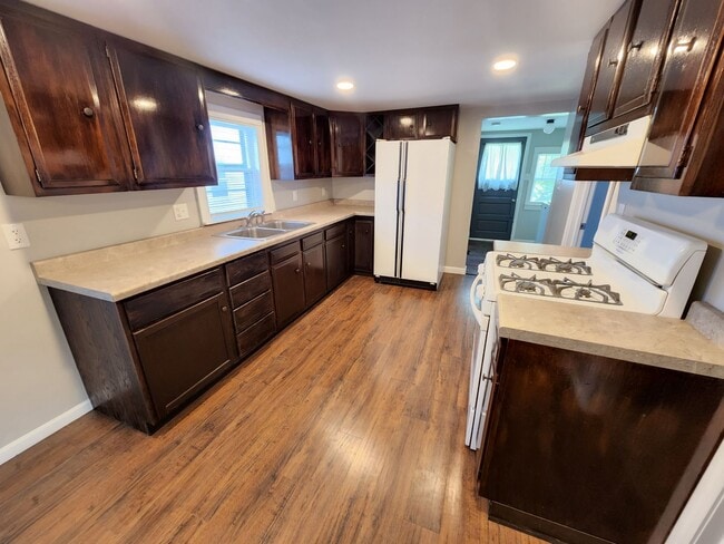 Photo - Available October 1st - East Peoria - 2BR/...