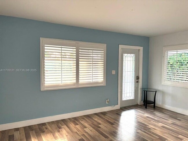 Photo - 4580 NE 3rd Ave