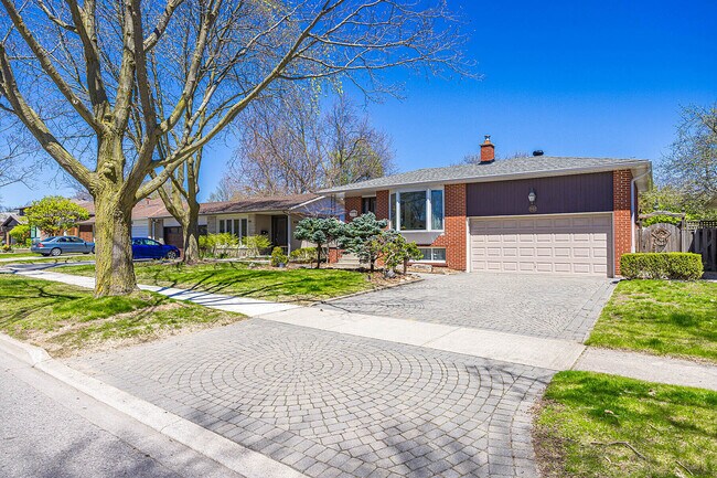 Photo - 942 Fletcher Valley Crescent