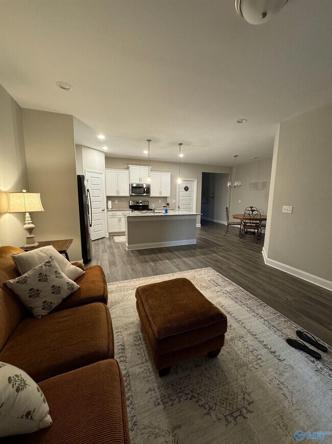 Photo - 425 Ronnie Drive SE