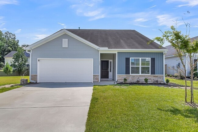 Building Photo - Spacious 4-Bedroom Home with Modern Upgrad...