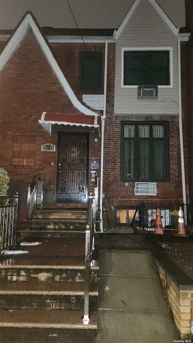 Photo - 225-10 Mentone Ave Townhome