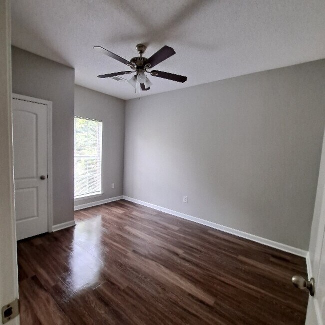 Photo - 6131 Woodstock View Dr