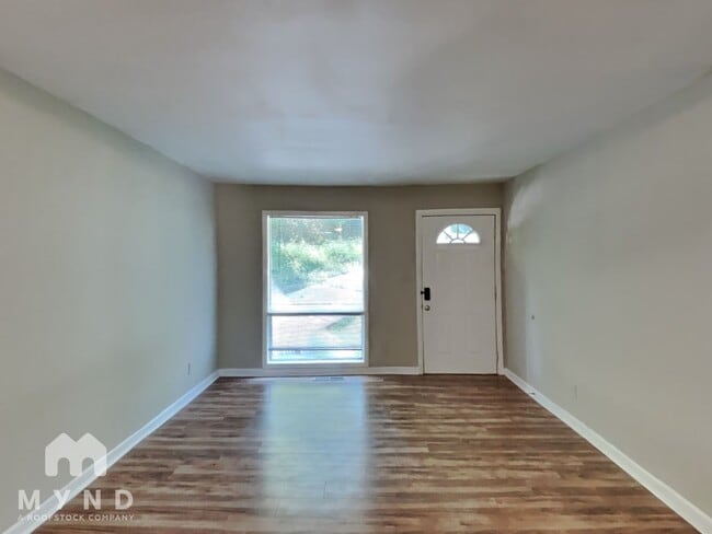 Photo - 502 Fairlane Cir NW