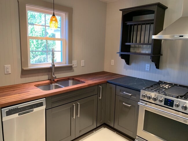 Photo - 2BR, 2.5 Ba End unit townhouse in Pikes Place