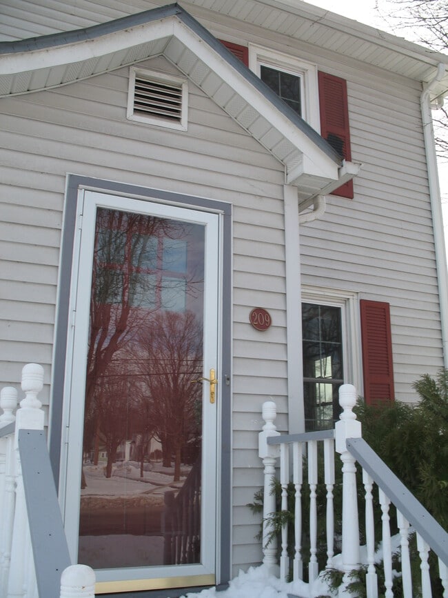 Building Photo - 209 Garland St E Unit 209 East Garland St.