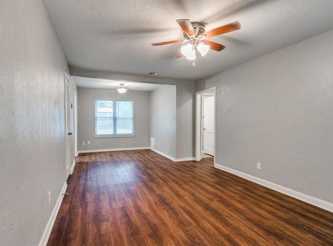 Photo - 213 W Jacobs Dr