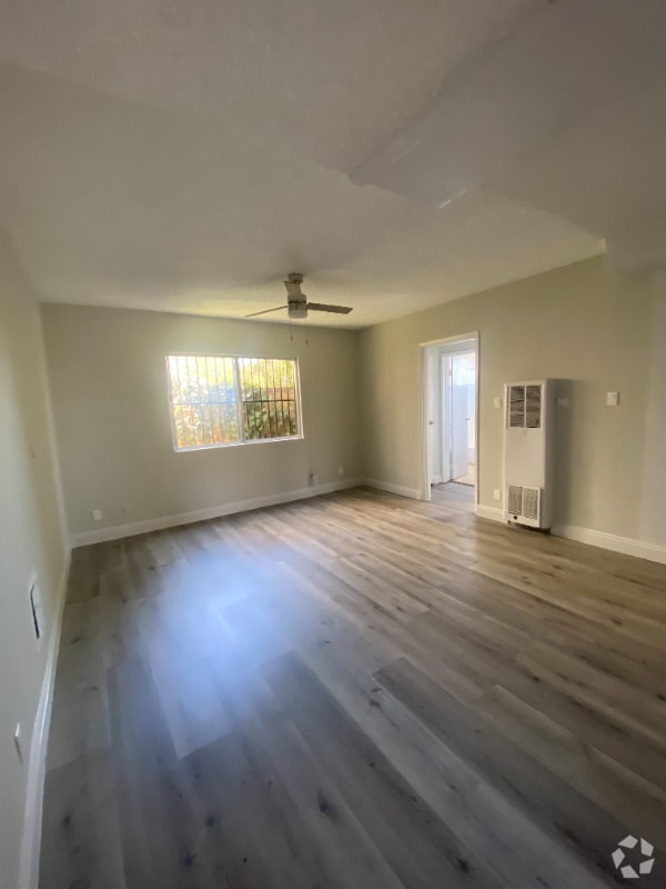 Building Photo - 3800 W 27th St Rental