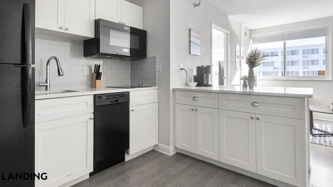 Photo - 305 Dr. M.L.K. Jr St S Unidad 938