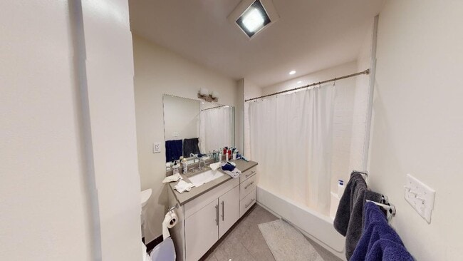 Photo - No Brokers Fee, 5 Bed. 2 Full Bathrooms in South End, Eat-in Kitchen, Big Bedrooms, Laundry on a ...