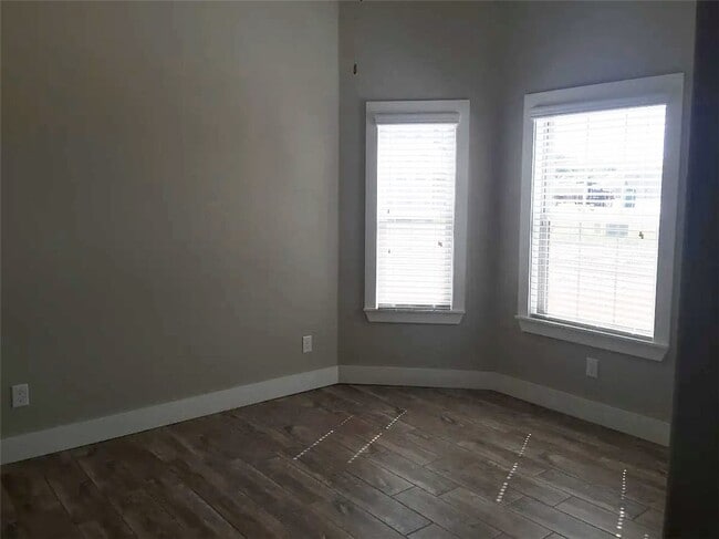 Photo - 3100 SW Riverstone Ave
