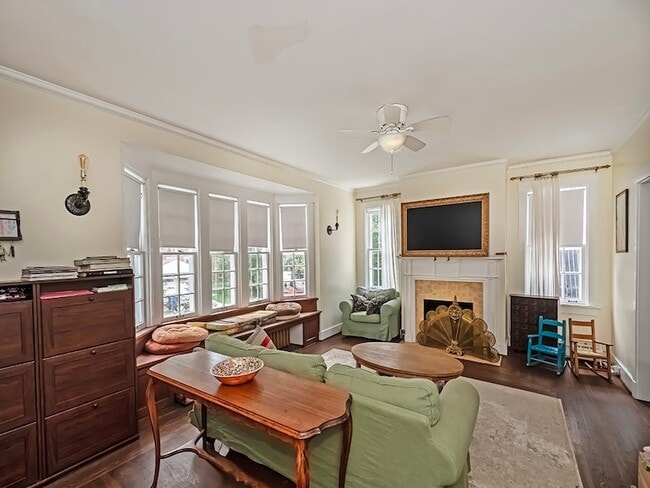 6051 Grafton St