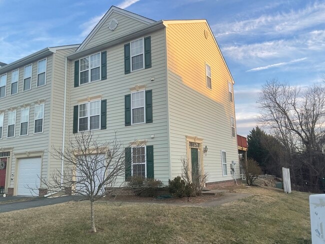 Building Photo - 35931 Clover Terrace