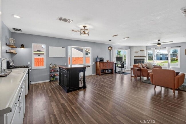Photo - 1097 Massachusetts Ave