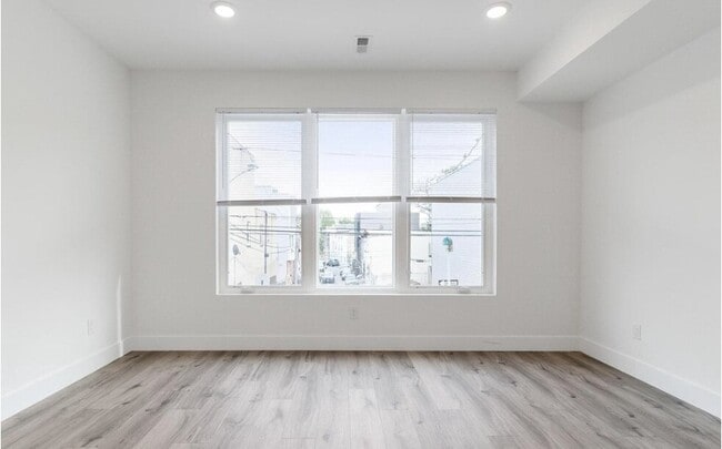 Photo - 2429 W Thompson St