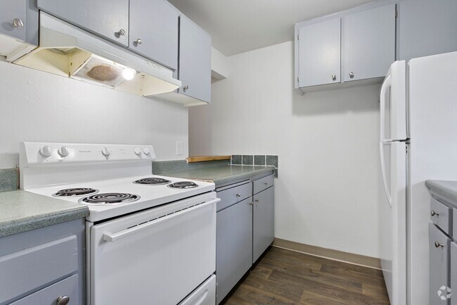 Building Photo - Beautifully Updated 2 bedroom 1 bath! Pets... Unit 20 Rental