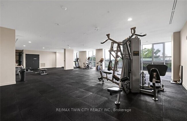 Photo - 130 King St S Unité 128 King St N  911