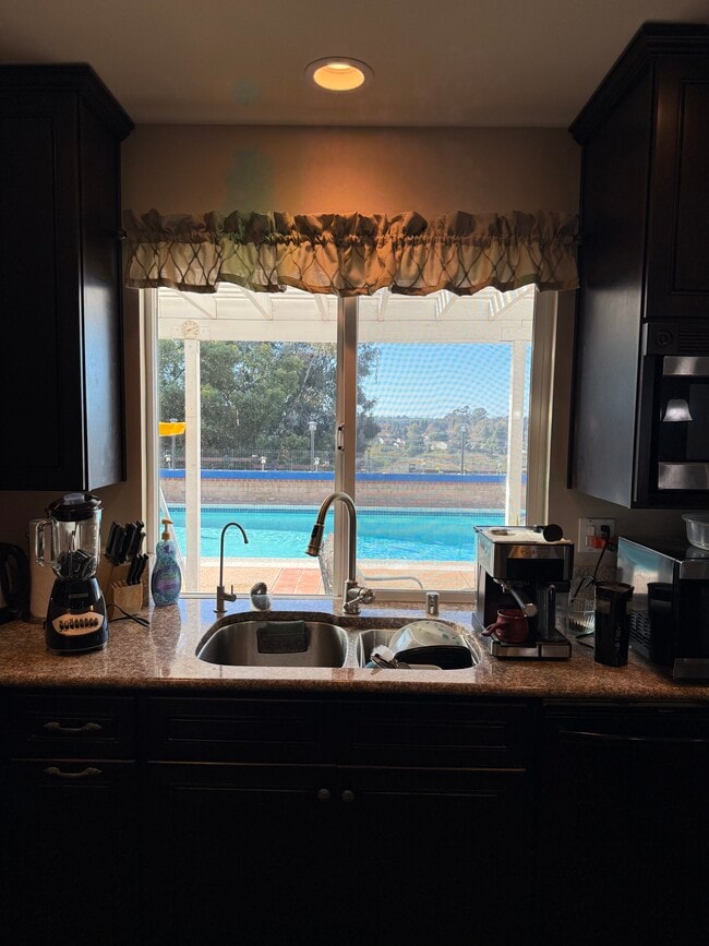 Ventana de la cocina - 7010 Dennison St