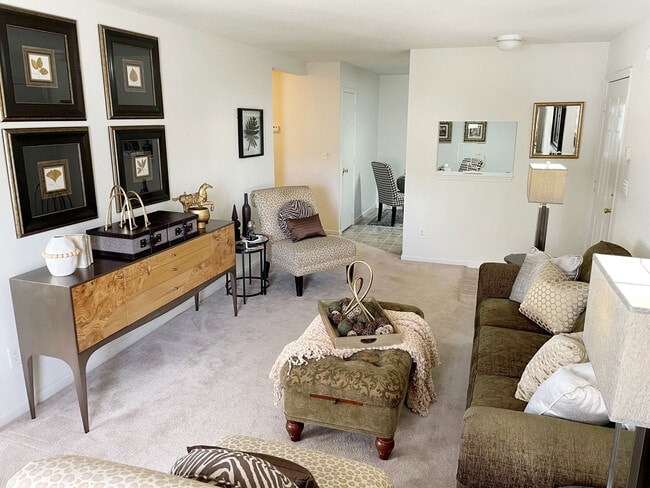 2BR, 2BA - 1,035SF Living Room - Broadstone Village