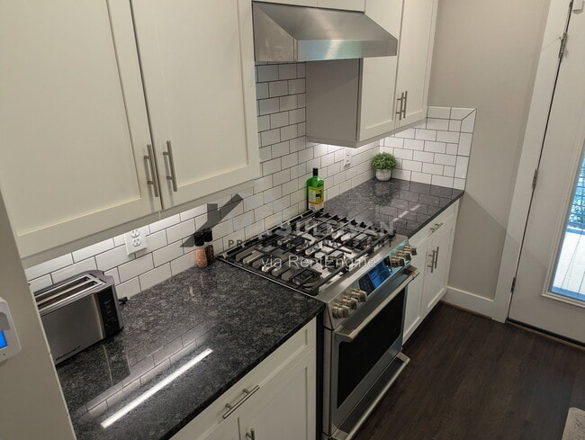144 E Tryon St Unit 2