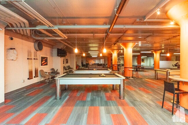 Building Photo - 565 W Quincy St Rental