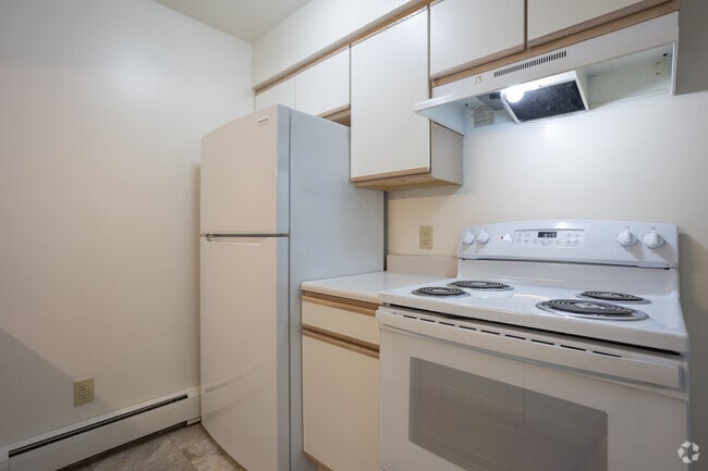1BR, 1BA - 500SF - Kitchen