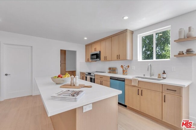 Photo - 6913 Encino Ave Unit 1/2 Upper