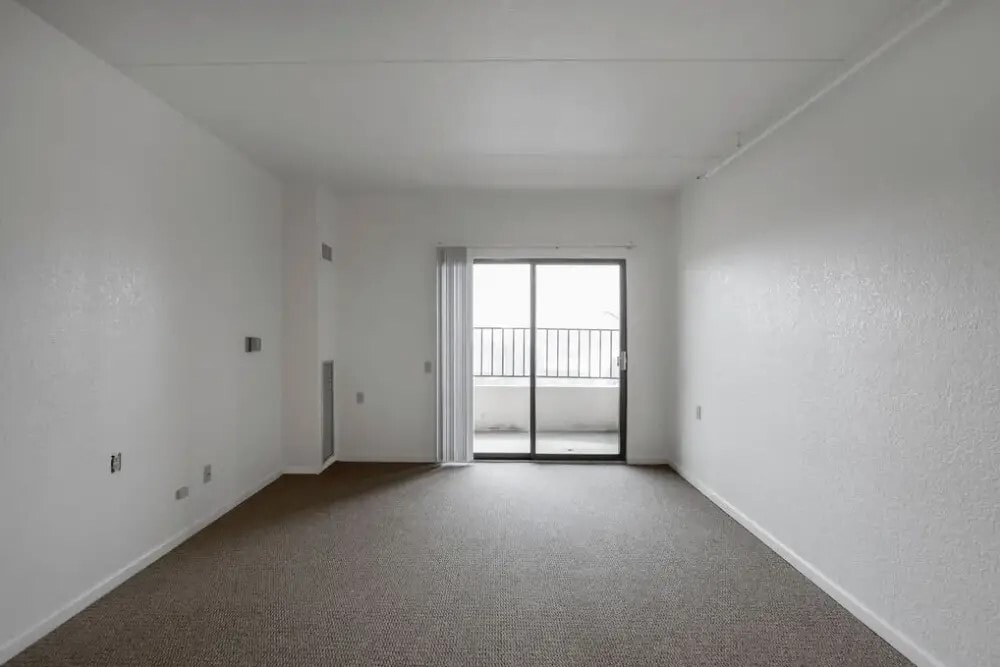 Photo - 180 Colony Dr S