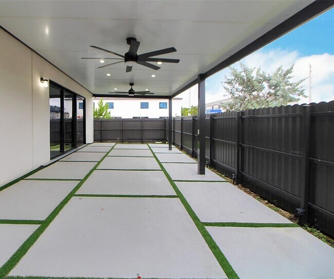 Photo - 320 NW 13th Ct