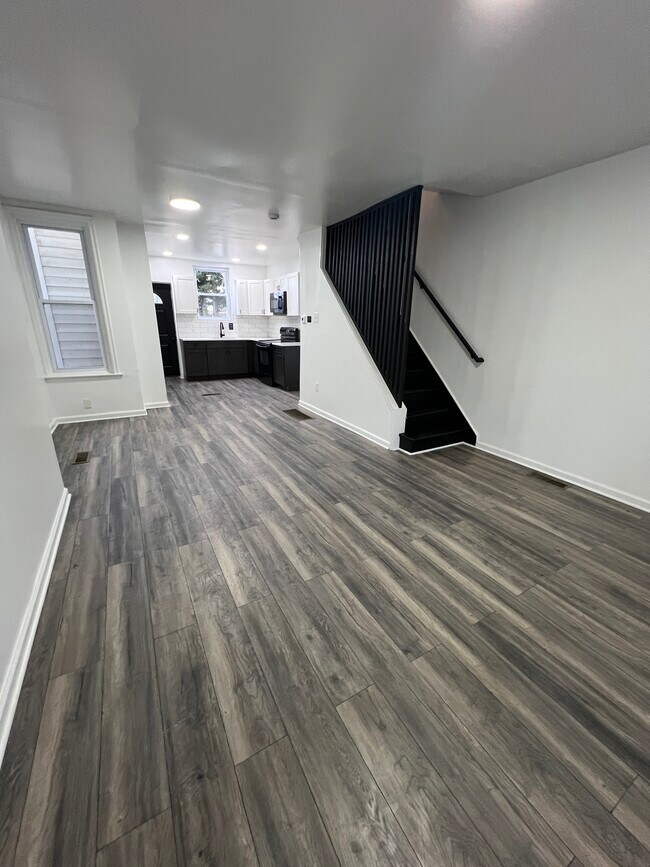 Photo - 912 Pennell St