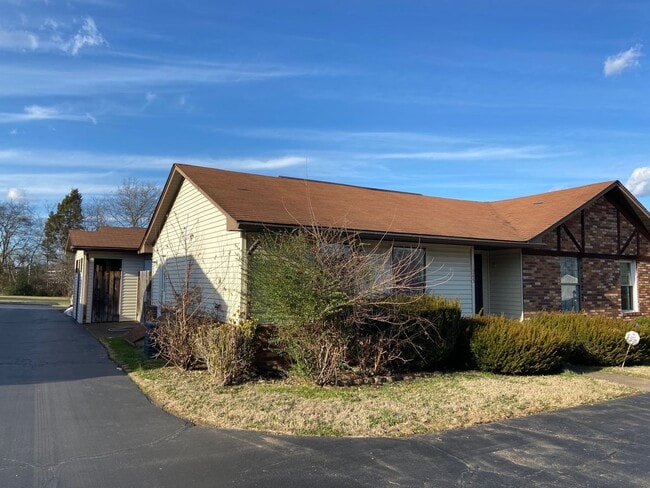 Photo - 2BR 1.5BA single story condo located near WKU!